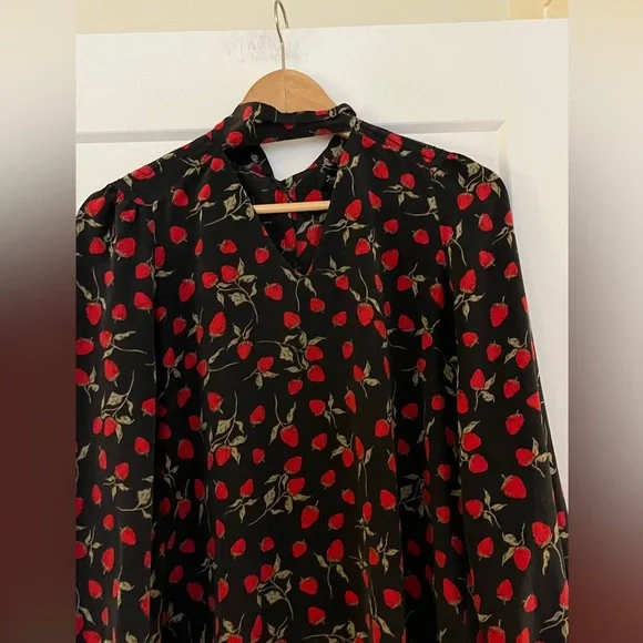 Vintage Juicy Couture 100% Silk Front Tie/Bow Strawberry Print Blouse S - Picture 9 of 13
